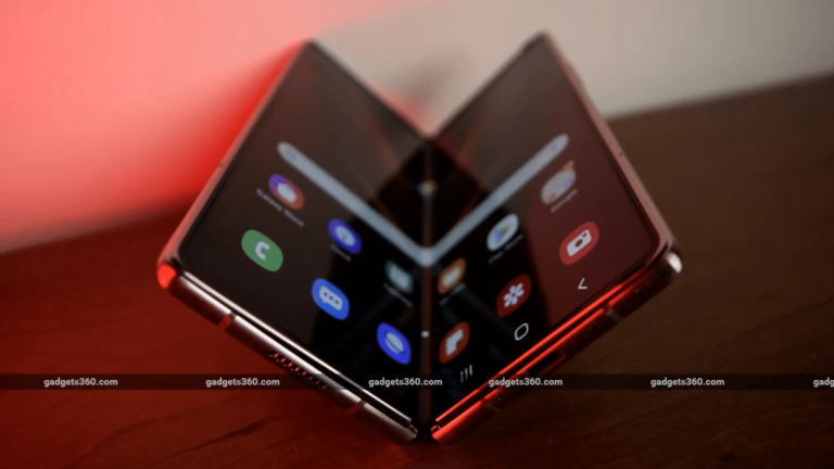 Free desserts to owners of Samsung foldable phones!