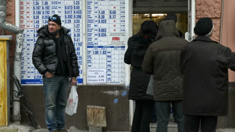 Bulgarians are split on whether or not to join the eurozone