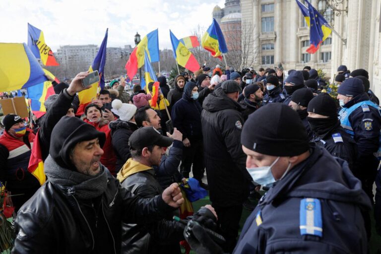 Protesters in Romania attempt to storm Parliament amid COVID-19 pass