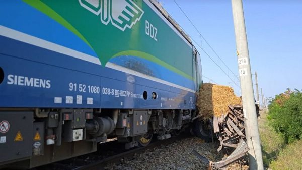 3 dies in collision of train-truck in Bulgaria; several passengers sustained injuries