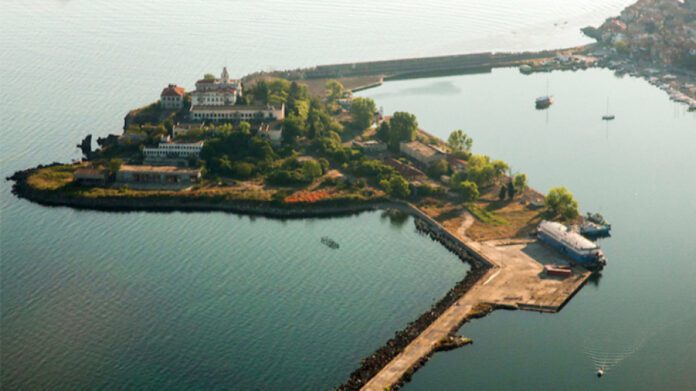 The culture minister of Bulgaria, Velislav Minekov, is expecting support from the United Arab Emirates to convert Sts Cyricus and Julitta Island into a world centre of arts situated near the coastal town of Sozopol