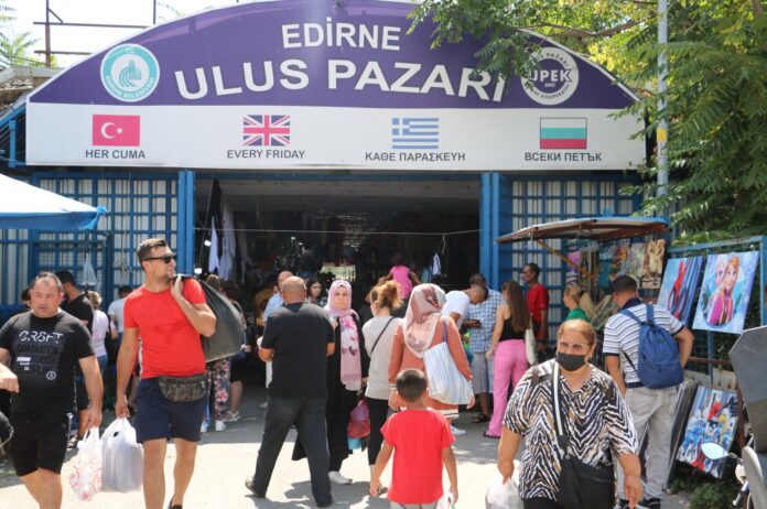 The city of Edirne, situated in northwestern Turkey, was filled with visitors across the border after a regulation forced Bulgarian citizens to enter Turkey without a passport. Nowadays, The streets and shopping avenues of Edrine are filled with Bulgarian visitors