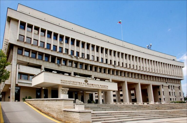 Due to the mass exodus of Russian citizens to escape military mobilization, border crossing and entering neighbouring countries is getting complex in the upcoming days. That's why the Ministry of foreign affairs of Bulgaria and Poland suggested their citizens to leave Russia as the situation can become more complicated