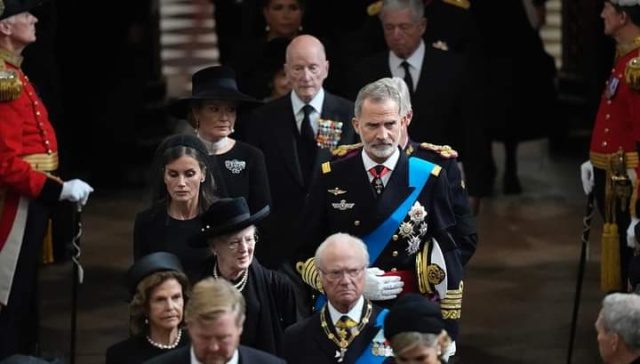 The King of Bulgaria, Simeon Saxe-Coburg-Gotha, was invited by the British Royal family to attend the funeral of the U.K.'s longest reigning monarch, Queen Elizabeth II. The Bulgarian King has family relations and a long friendship with the British royal family