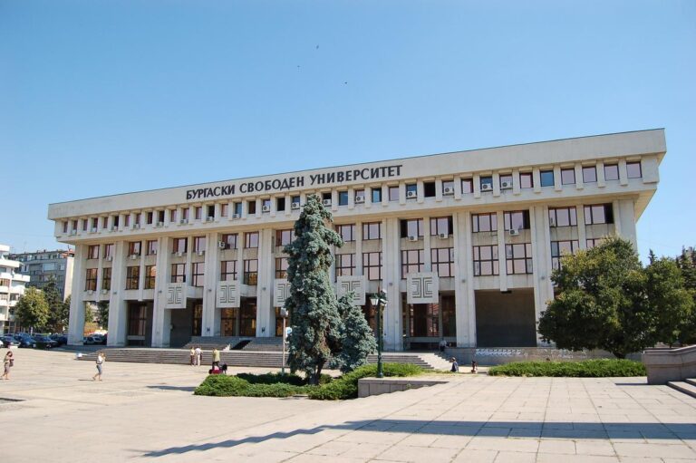 After three people were accused of being members of an organized criminal gang involved in migrant trafficking, the District Court in Sliven decided to toss them into the most severe pre-trial custody
