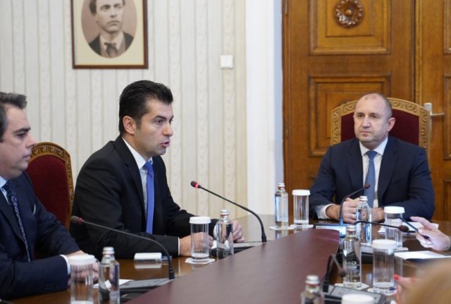 Today, representatives of We Continue the Change confirmed their decision not to support a government led by GERB in front of President Rumen Radev. He stated that the entire security system would need to be reformed if the cabinet had the option and the authority to do so