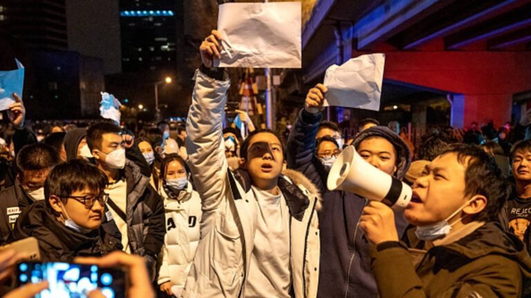 For the first time in China, protests reached such a high level in a single night following the Xinjiang fire event, which led to the deaths of 10 people because they could not flee the blaze due to a complete lockdown across the nation