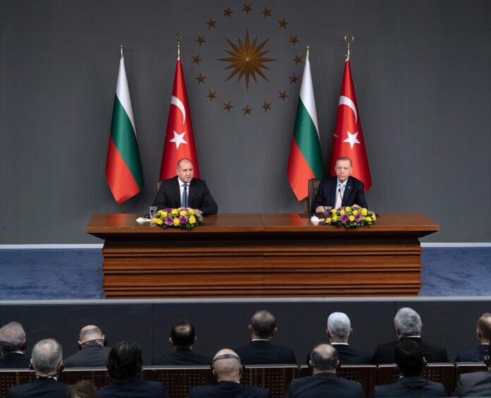 Southeast European border security and stability were topics of discussion between President Rumen Radev and President Recep Tayyip Erdogan. Because these two neighbouring countries are located in an area that is always experiencing military crises and conflicts, the main topic of their conference is how to improve border security