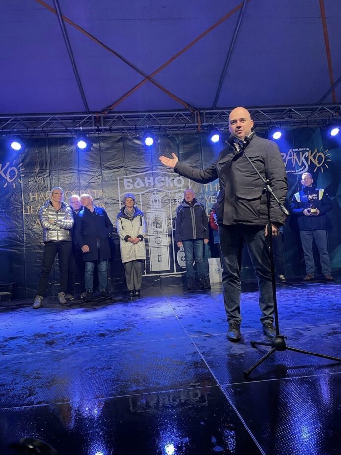 Bulgarian Tourism Minister Ilin Dimitrov reported that he took part in the opening ceremony of the ski season in Bansko, which was held at Nikola Vaptsarov Central Square