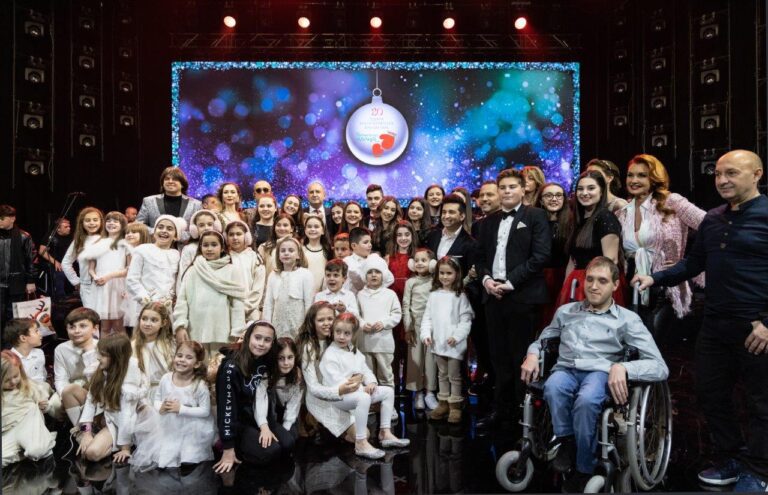 President of Bulgaria, Rumen Radev, praised the charitable organisations that participated in the Bulgarian Christmas charity event. Dessislava Radeva, the first lady of Bulgaria, was also present during the event. The major goal of this event is to raise money to support the country's impoverished, orphans, and physically challenged children