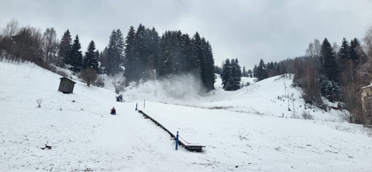 The Winter Elementary Education Center in the Dortevto-Chepelare area has been restored. Visitors will use the facilities for free. The renovated small track in the "Dortevo" locality is located in the heart of Chepelare, immediately next to the city park. Its length is approximately 200 meters