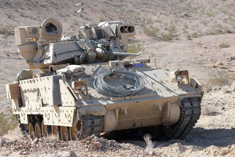 A video of the convoy of American Bradley armour vehicles near Dragodanovo, Bulgaria, was posted to Twitter by @NOELreports. The Bradley armoured vehicle, which is not a tank but has chains like one and has two guns placed on it