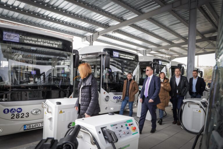 Yordanka Fandakova, mayor of Capital Sofia, informed that the Municipality of Sofia is launching new electric buses on lines 23 and 100 on Monday, April 3, and replacing old 20-year-old diesel buses with them. According to Fandakova, the lines will provide a comfortable connection to the residents of Novi Iskar and its district. "Benkovski" with main tram lines