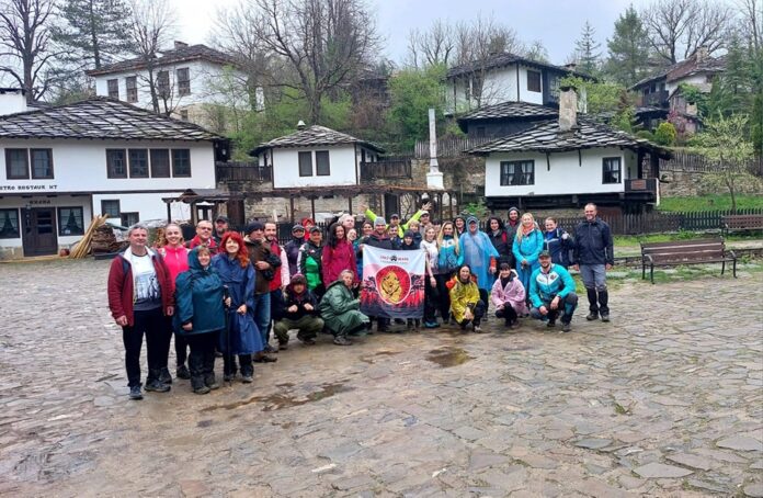 After the transition to Bratanitsa on April 1, 40 people were not worried about the rainy weather today and took part in the hike along the village of Kumanite - Bozhentsi - Tryavna route. There were people from Plovdiv, Ruse, Stara Zagora, Kazanlak, Gabrovo, Veliko Tarnovo, Dryanovo, Sofia and more