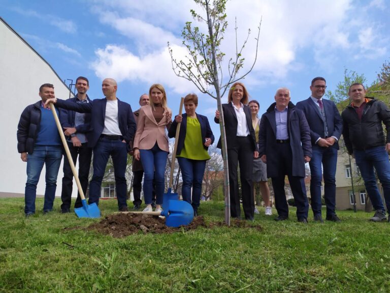 Sofia, Bulgaria: Yordanka Fandakova, Mayor of Sofia, informed through her official Facebook account that on the eve of Earth Day - April 22, she launched a new initiative, part of the Metropolitan Municipality's policy "Together for Clean and Green Sofia". The Metropolitan Municipality creates "Green Islands" in the universities of the municipality