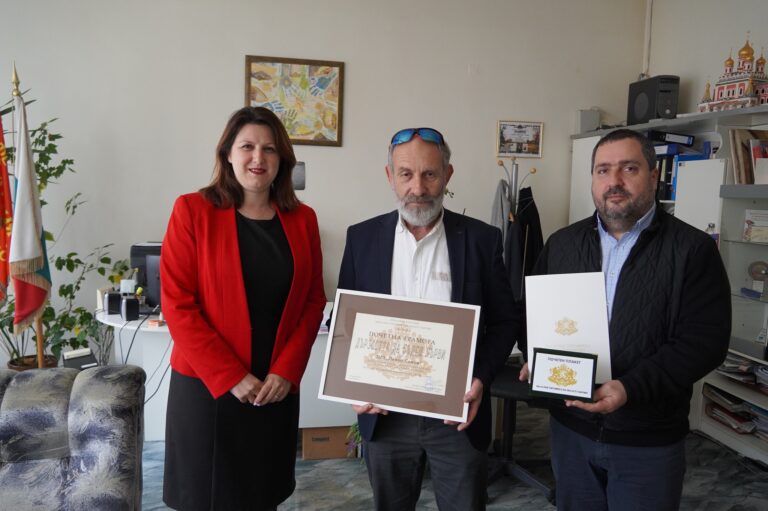 The Regional and Deputy Regional Governors awarded the PGT "Pencho Semov" with a Plaque of Honor and the Diploma "The Audacity to Be the First."
