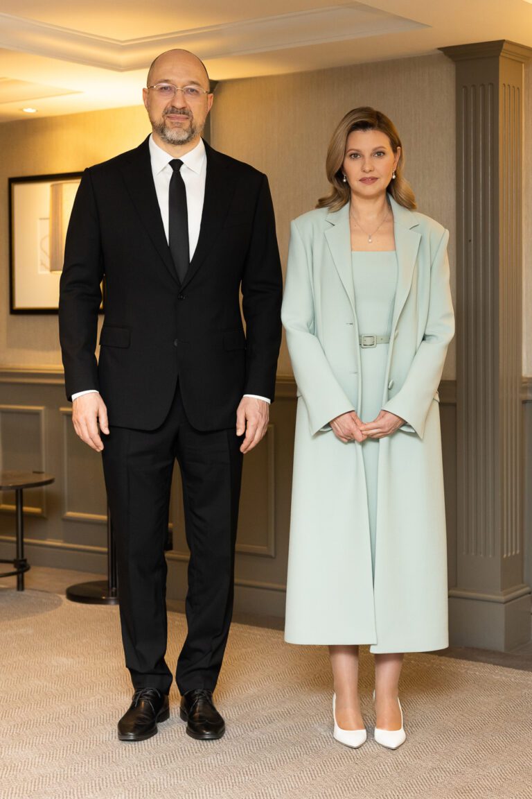 Olena Zelenska, the first lady of Ukraine, appreciated King Charles III for their continuous support for Ukraine during the time of crisis. "Together with Ukraine, we stand in defence of freedom and sovereignty against nesprokovano ст aggression," said King Charles