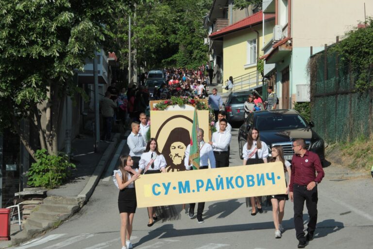 Dryanovo, Bulgaria: The Dryanovo Municipality celebrated May 24, the day of Slavonic Alphabet, Bulgarian Enlightenment and Culture, by organizing parades, concerts, and award ceremonies for teachers and other cultural institutions in the region