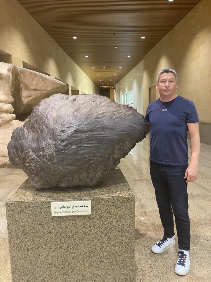 Ruslan Yordanov, a Bulgarian traveller and blogger, informed through his social media account that a meteorite weighing 3.5 tons is exhibited at the National Museum of Saudi Arabia