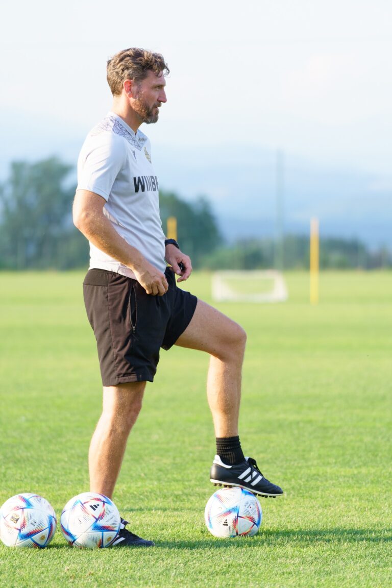 Plovdiv, Bulgaria: Botev Plovdiv, the Bulgarian Football club, informed through its official Facebook account that Ian Cole is the new head conditioning coach of the men's team of Botev (Plovdiv). The Scotsman arrived at the Canary Camp in Bansko and began active work with the team