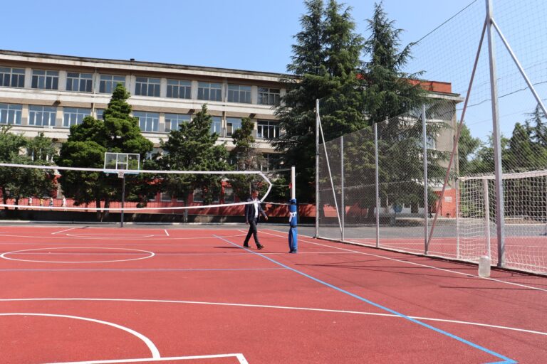 Haskovo, Bulgaria: Haskovo Municipality transformed another schoolyard, the one of the Lyuben Karavelov Primary School. The Municipality shares the update through their social media account, claiming that Within days, the final works on the repair of the Combined Sports Fields in the yard of the Lyuben Karavelov Primary School in Haskovo will be completed