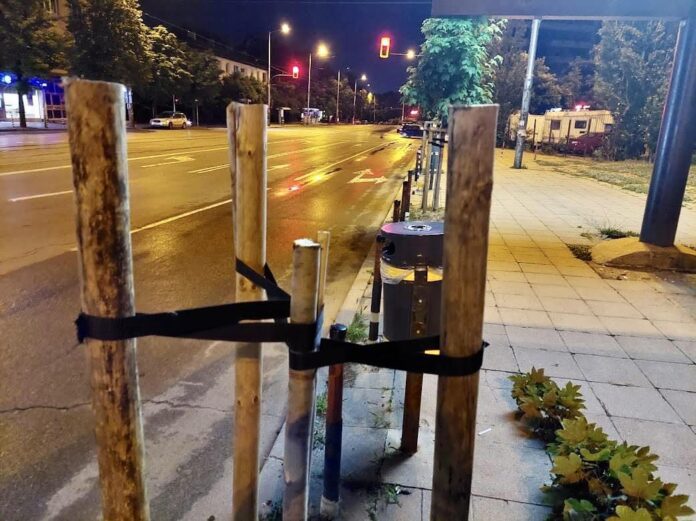 Sofia, Bulgaria: Georgi Iliev, mayor of Slatina, informed through his social media account that yesterday, two employees of JCDecaux came at 11 pm and cut the crowns of two of the trees planted in front of the Universiade Hall and on the Boulevard itself, Shipcenski Pass 23 of Sofia municipality