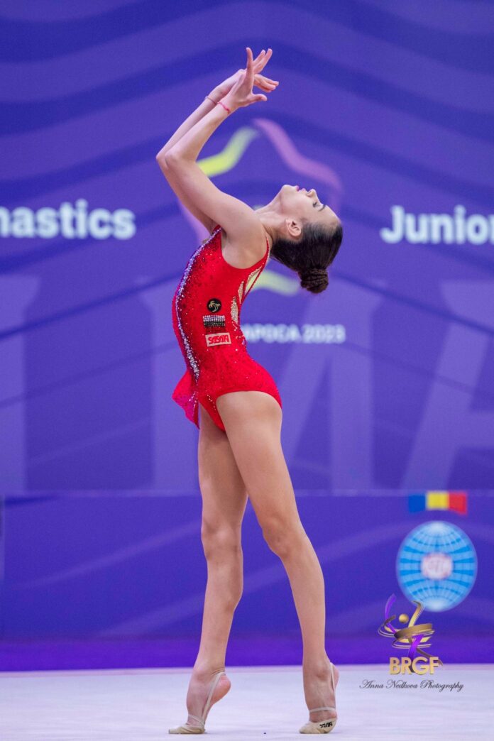 Elvira Krasnobaeva is temporary first and second in ball and hoop qualifications and led the team race (provisional ranking after streams A and B). The second history World Championship in Artistic Gymnastics for Girls has begun. Bulgaria is represented in the individual race by Elvira Krasnobaeva and Nikol Todorova