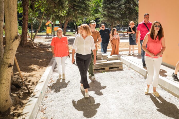 Sofia, Bulgaria: Yordanka Fandakova, mayor of Sofia, announced that on August 9, 2023, the landscaping of the 6th interblock space in the Iskar district is being completed, in which Sofia Municipality allocated parking spaces and built new sidewalks