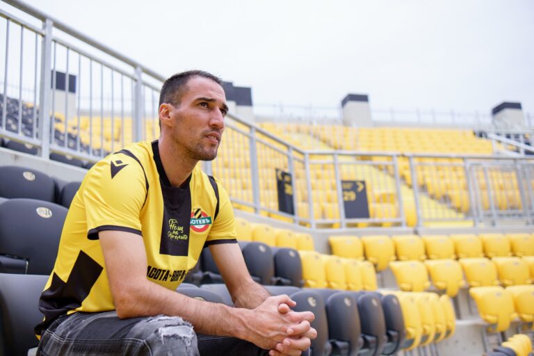 Plovdiv, Bulgaria: Botev Plovdiv, the Plovdiv-based football club, informed through its social media account that the club management carried out a transfer strike. The Canaries stepped up their offensive power with Evelyn Popov