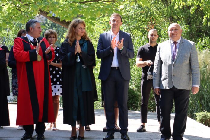 Haskovo, Bulgaria: Mayor of Haskovo Municipality Stanislav Dechev congratulated the Haskovo Branch of Thracian University of Stara Zagora for opening the new academic year 2023/2024. During the ceremony, he visited the university and commended the university staff for beginning another academic year