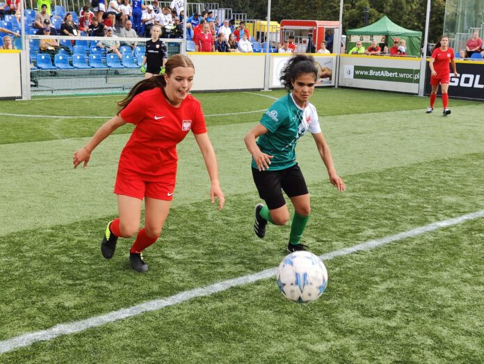 Bulgarian women's national street football team began with a victory in its participation in the strong international tournament Wroclaw Cup in Poland. The Bulgarian women beat Poland's second team 8:2 in the format with three fielders and a goalkeeper