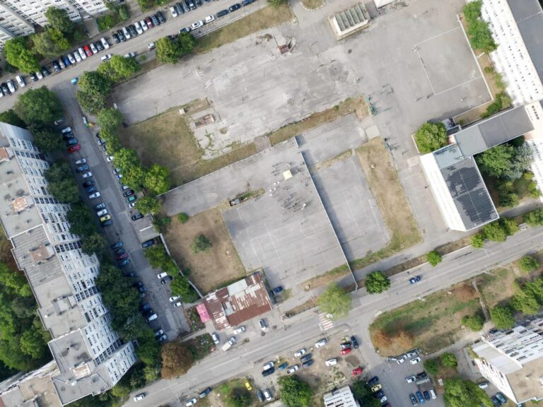 Sofia, Bulgaria: Georgi Valentinov Georgiev, chairman of the Metropolitan Municipal Council, informed through his social media account that on September 21, 2023, the Metropolitan Municipality started the construction of a new multifunctional sports hall in 56 SU in the Lyulin district