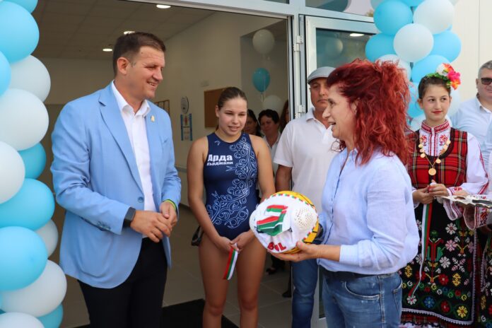 Haskovo, Bulgaria: Haskovo's first indoor swimming complex was officially opened yesterday. It was built entirely with the funds of Haskovo Municipality. The modern swimming complex is built on a deserted terrain on a street. 