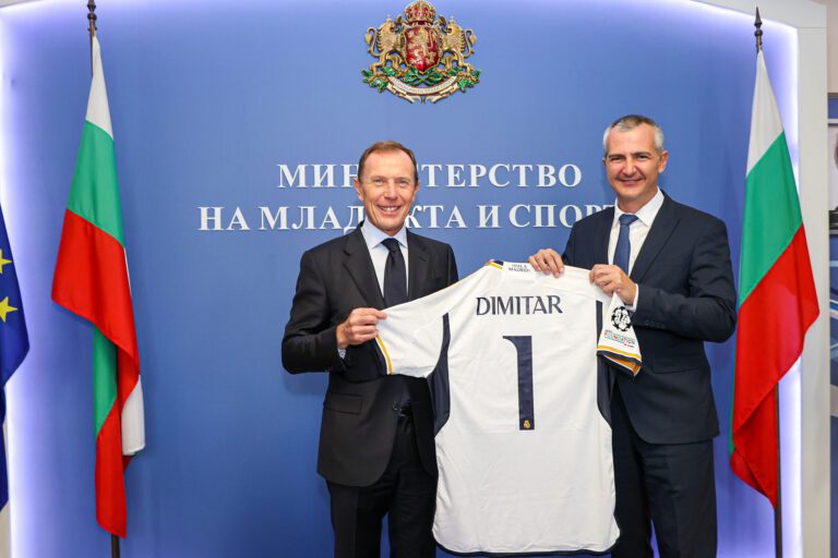 Sofia, Bulgaria: Minister of Youth and Sports Dimitar Iliev held a meeting with Real Madrid legend Emilio Butrageno and a delegation from the Real Madrid Foundation. Iliev and Butrageno discussed the activities of the Foundation in Bulgaria and future plans for its development in the country