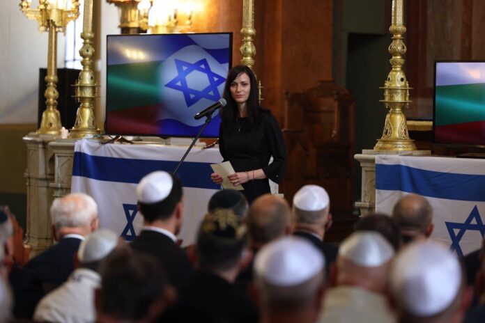 Sofia, Bulgaria: Deputy PM and Foreign Minister Mariya Gabriel attended a prayer ceremony for peace initiated by the Jewish Organization in Bulgaria (OJB) in the Sofia Synagogue