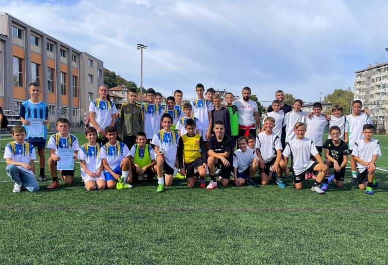 Gabrovo, Bulgaria: PMG "Academic Ivan Gyuzelev", High School of Science and Mathematics, led by their teacher Rumen Yanchev, finished third in Student games started yesterday, October 17. The championships continue with football for students 8-10 grades