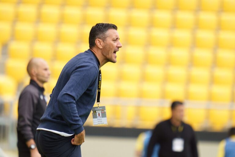 Plovdiv, Bulgaria: The senior coach of Botev (Plovdiv) was pleased with the behaviour and performance of his footballers, who won decisively 6:0 and defeated Lokomotiv (Sofia)