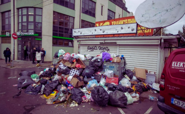 Prisoners participate in emergency waste collection in Sofia’s Krasno Selo district to alleviate mounting garbage issues Prisoners participate in emergency waste collection in Sofia’s Krasno Selo district to alleviate mounting garbage issues
