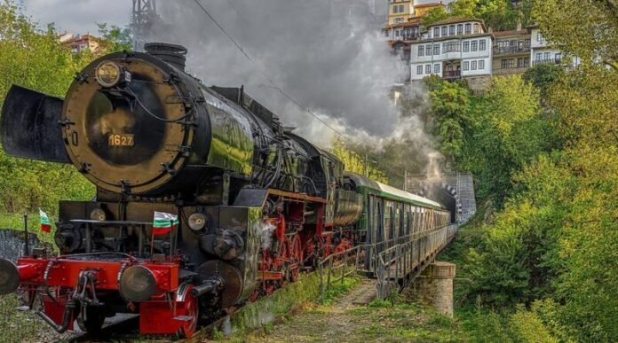 BDZ’s festive steam train prepares for its holiday journey, offering families nostalgic travel and Christmas entertainment on scenic winter routes