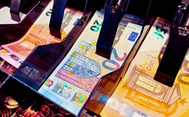 Customers shop in a Bulgarian supermarket as euro prices are displayed, reflecting a smooth currency transition without major price shocks