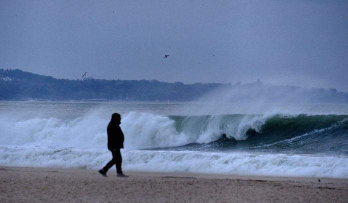 Rescue vessels patrol rough Black Sea waters near Sozopol as teams search for missing fishing crew