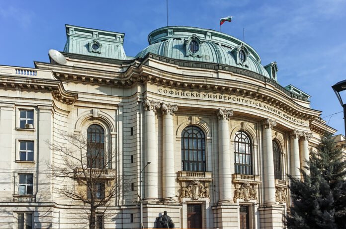 Even more striking is the proposed increase for the “Pedagogy of Education” program at the same institution, which would jump from 613.55 euros to 850 euros per year