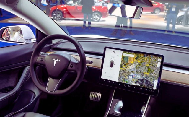 Tesla vehicle dashboard displaying connectivity features now restricted in Bulgaria following service discontinuation
